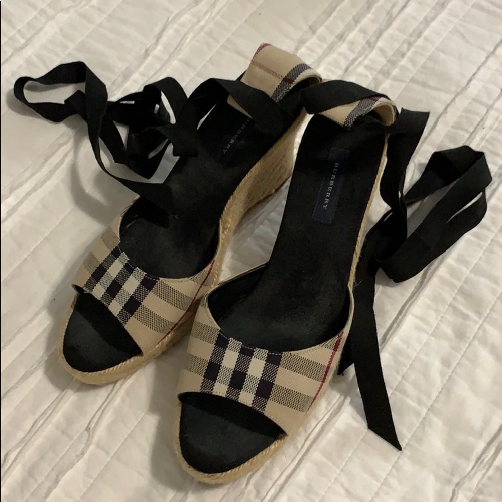 Burberry Tie up wedge